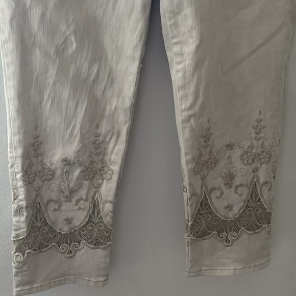 Soft Surroundings Sz 14 light tan embroidered lace detailing stretch pants - Picture 2 of 9
